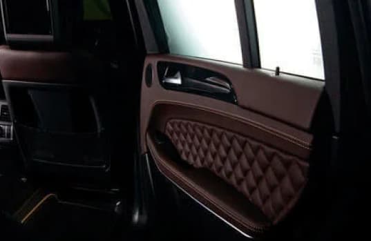 Čištění dveřních panelů a opěrek